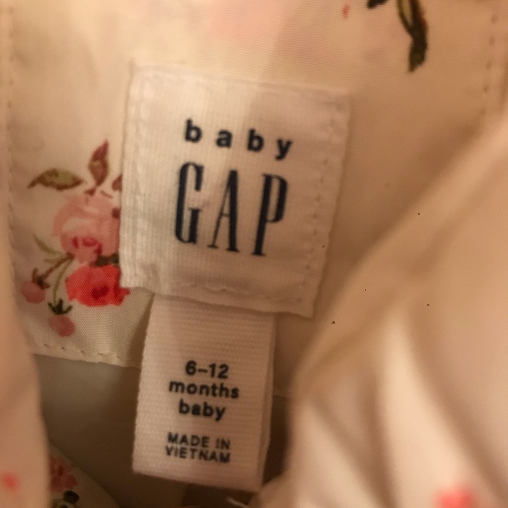 Gap baby 6-12 mo vest